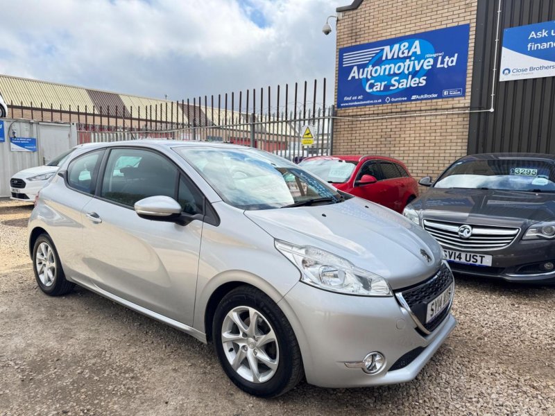 PEUGEOT 208