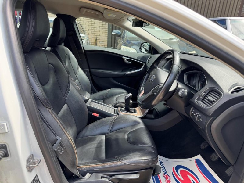 VOLVO V40 CROSS COUNTRY