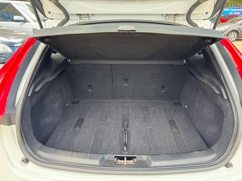 VOLVO V40 CROSS COUNTRY